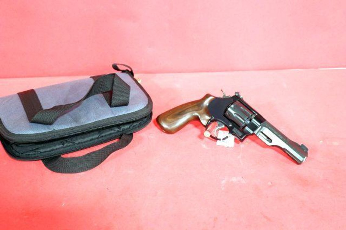 SMITH & WESSON M327 .357 MAGNUM REVOLVER