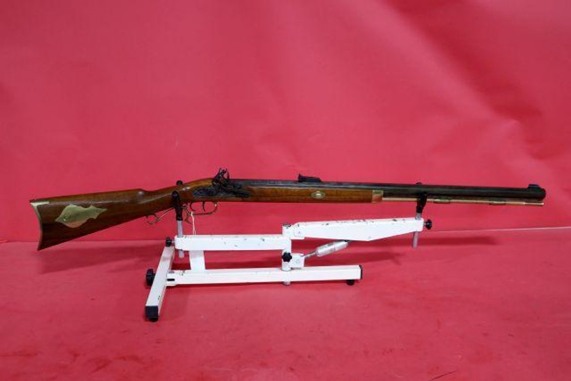 THOMPSON CENTER ARMS HAWKEN .50 CAL MUZZLE LOADER RIFLE