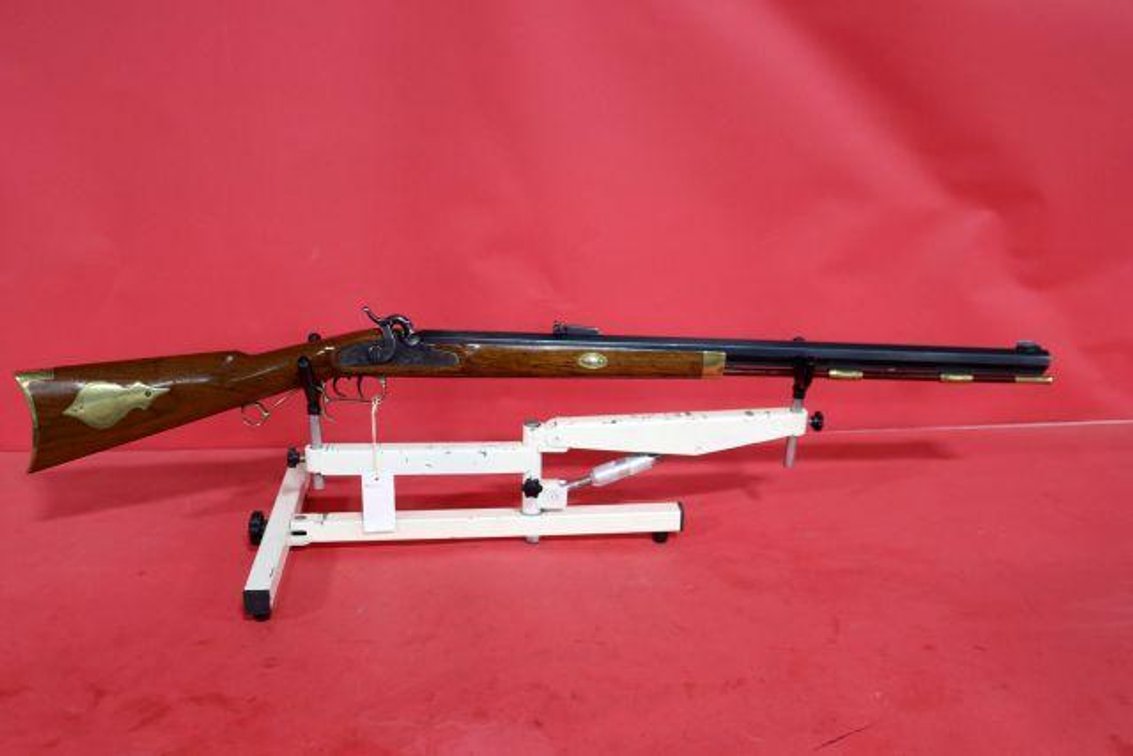 THOMPSON CENTER ARMS HAWKEN .45 CAL MUZZLE LOADER RIFLE