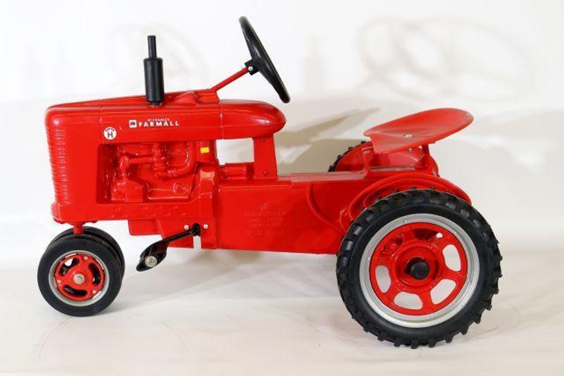SCALE MODELS FARMALL H PEDAL TRACTOR