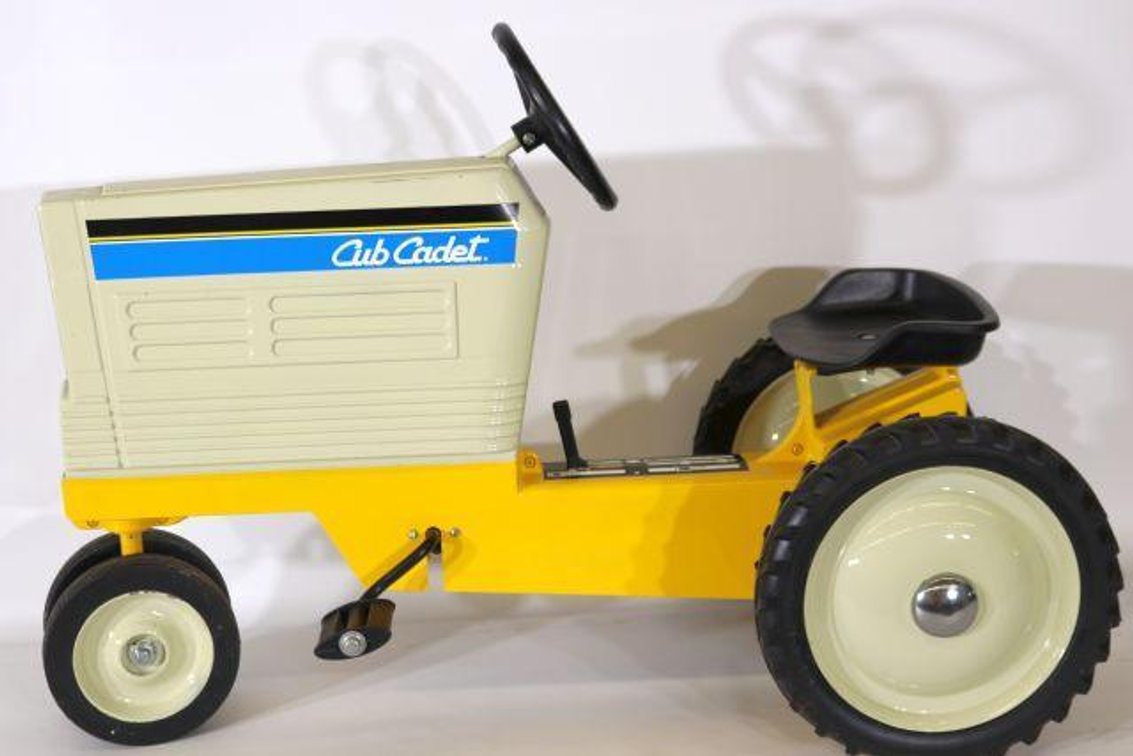 SCALE MODELS CUB CADET PEDAL TRACTOR