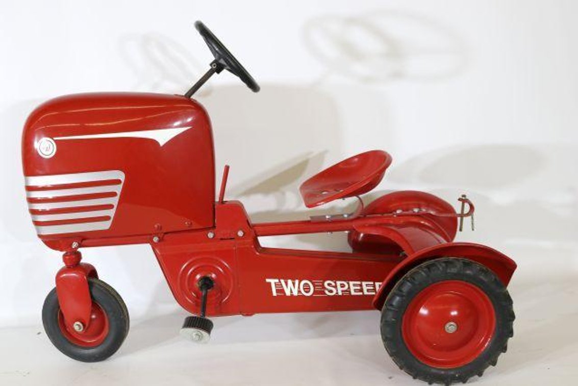 AMF 2 SPEED PEDAL TRACTOR