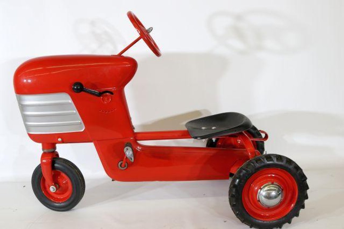 RED PEDAL TRACTOR