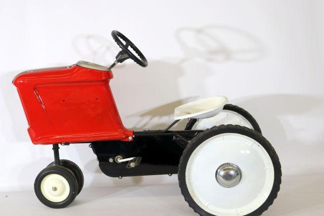 PEDAL TRACTOR W/ OUT DECALS