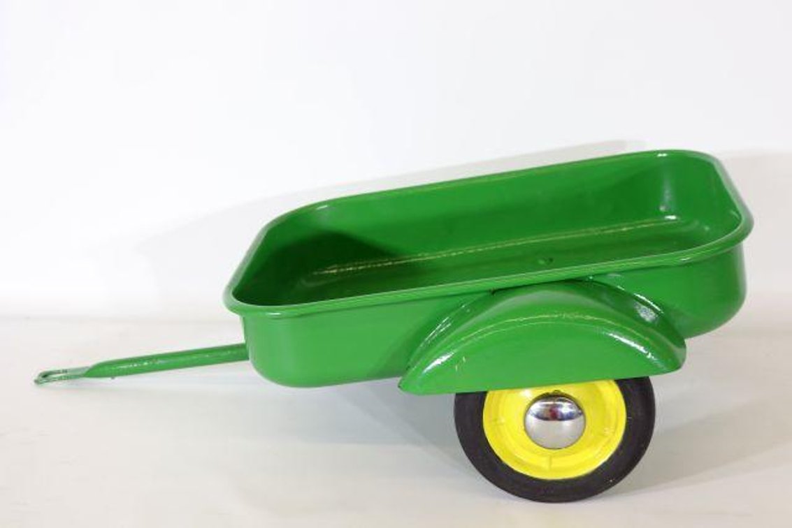 JOHN DEERE GREEN WAGON W/ WHEEL COVERS