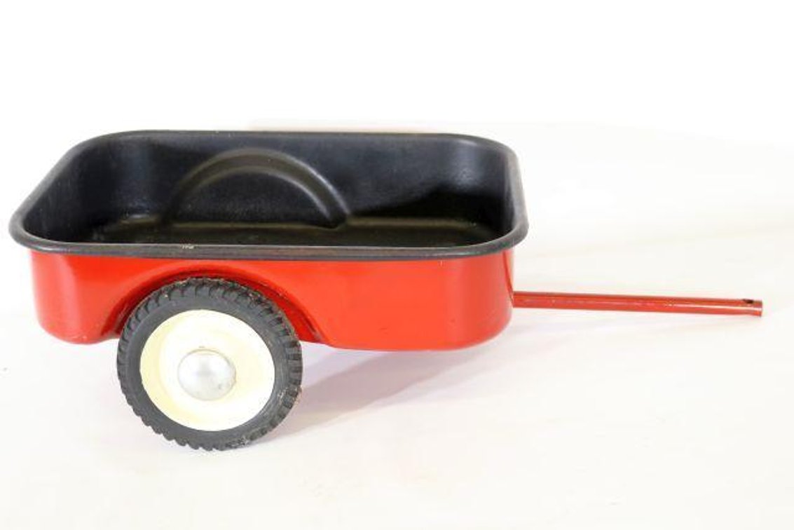 IH RED WAGON