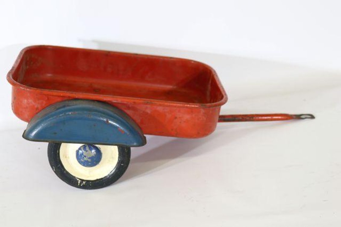 PEDAL TRACTOR WAGON