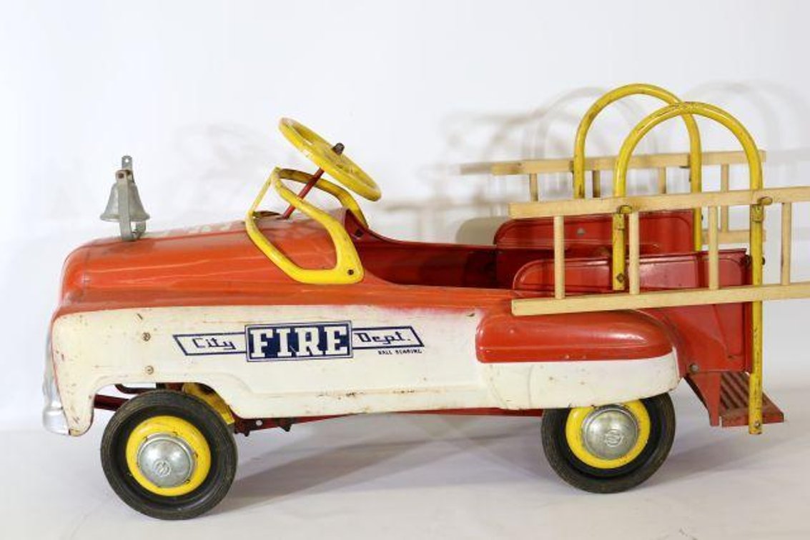 CITY FIRE DEPT PEDAL CAR
