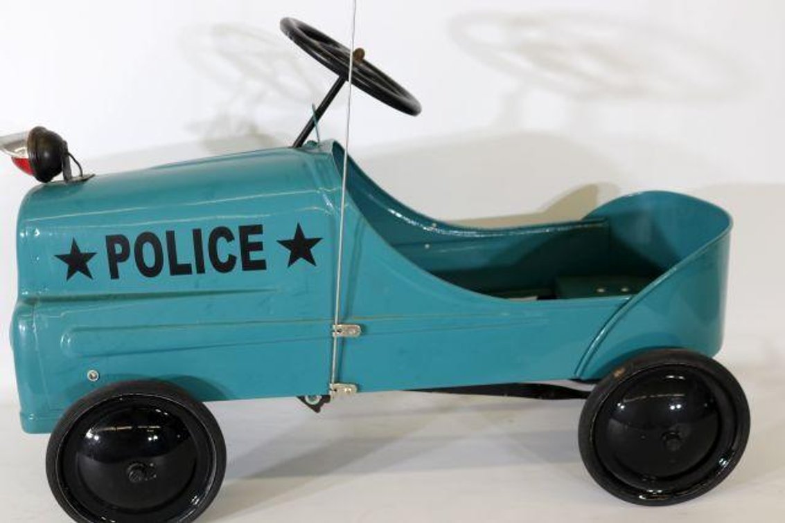 POLICE PEDAL CAR