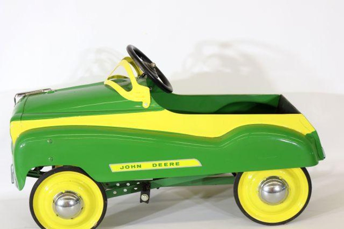 JOHN DEERE PEDAL CAR