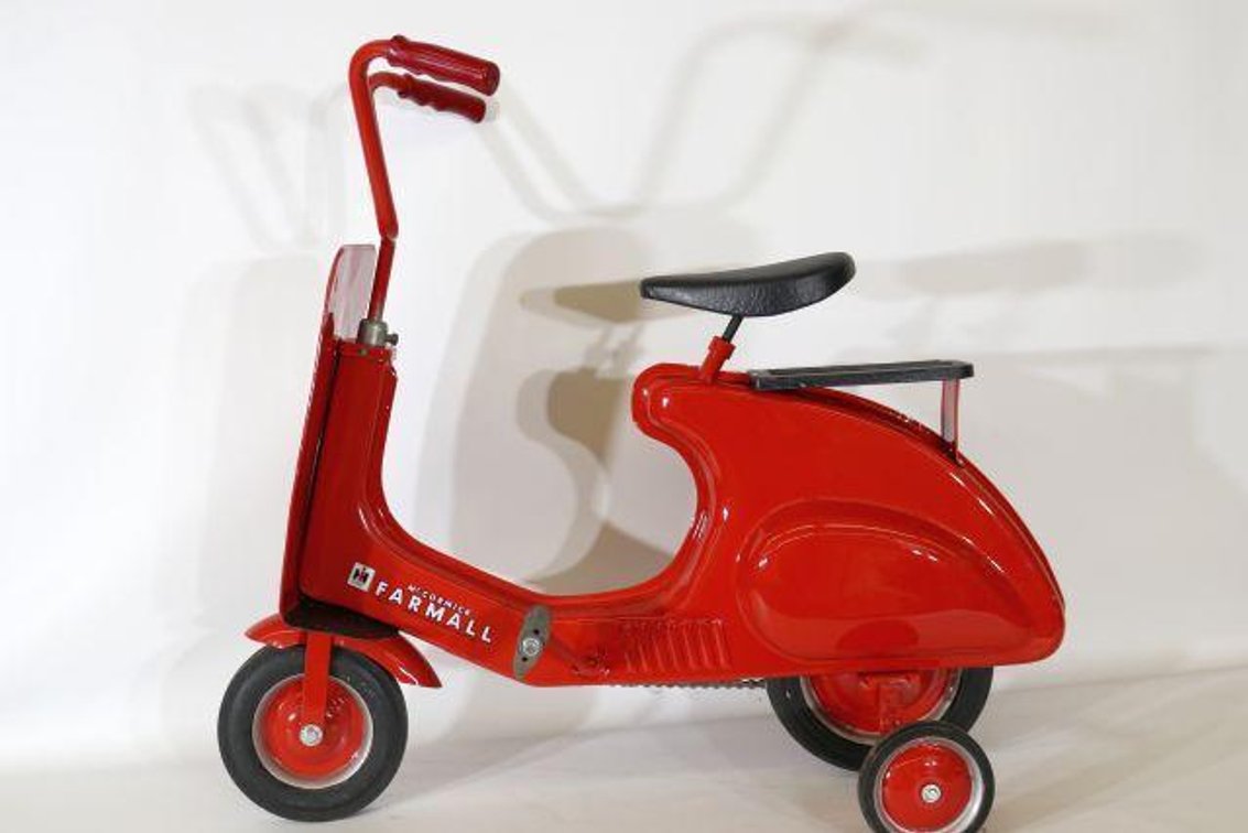 INTERNATIONAL PEDAL SCOOTER
