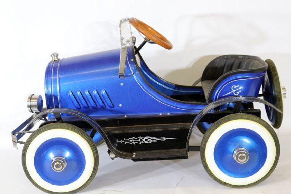 CLASSIC PEDAL CAR IN BLUE