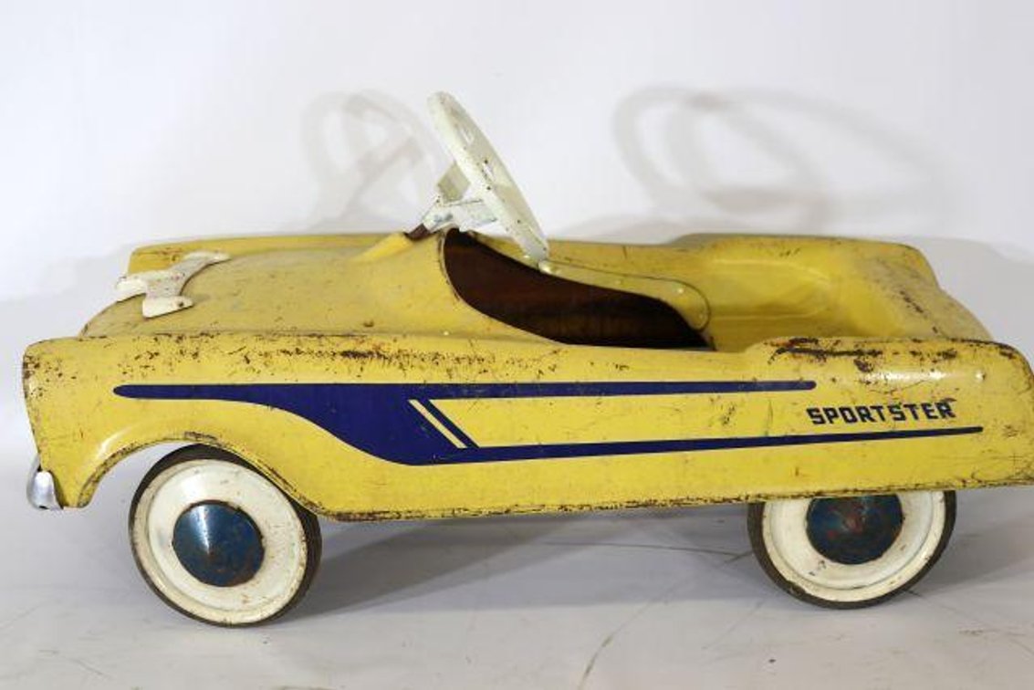 SPORTSTER PEDAL CAR