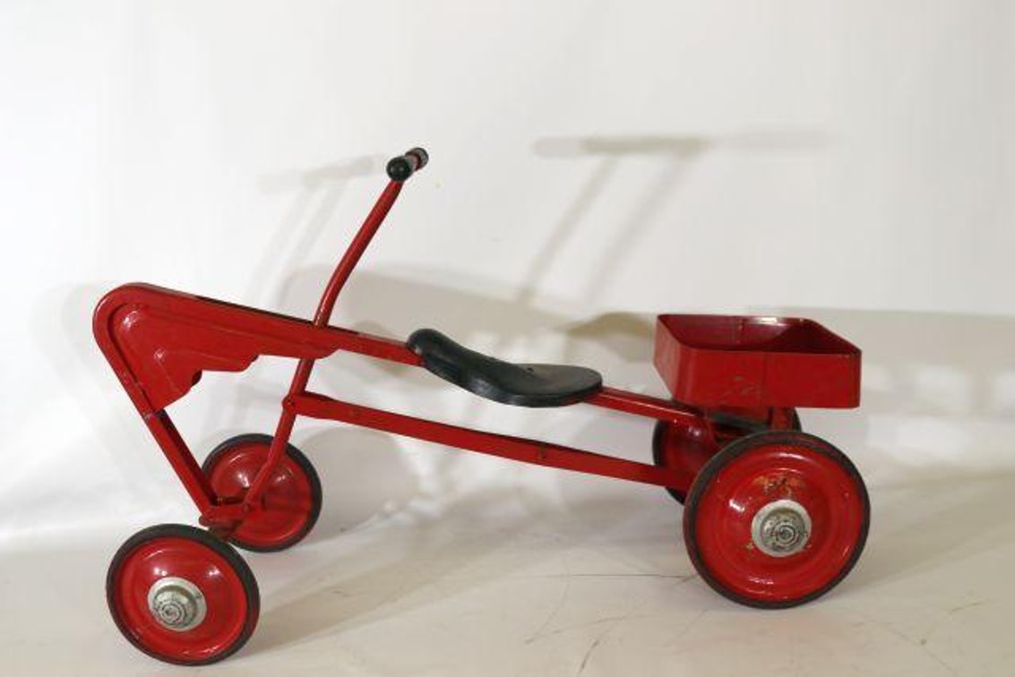 VINTAGE PUSH PULL TOY