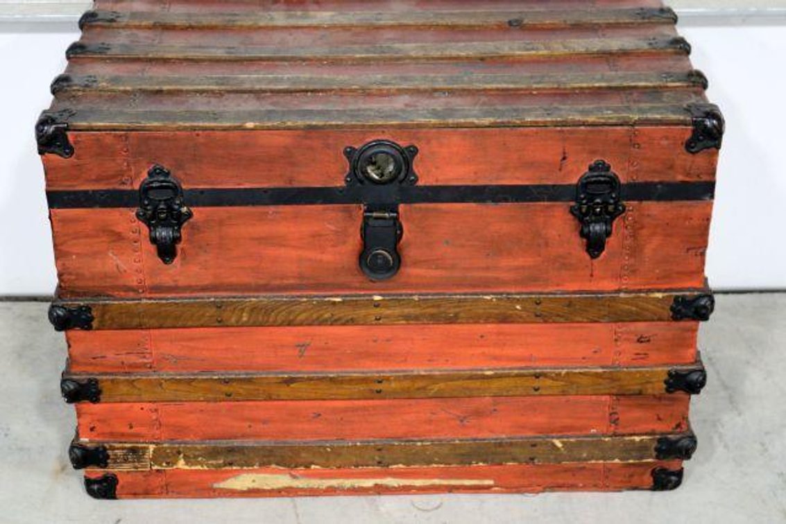 ANTIQUE TRUNK