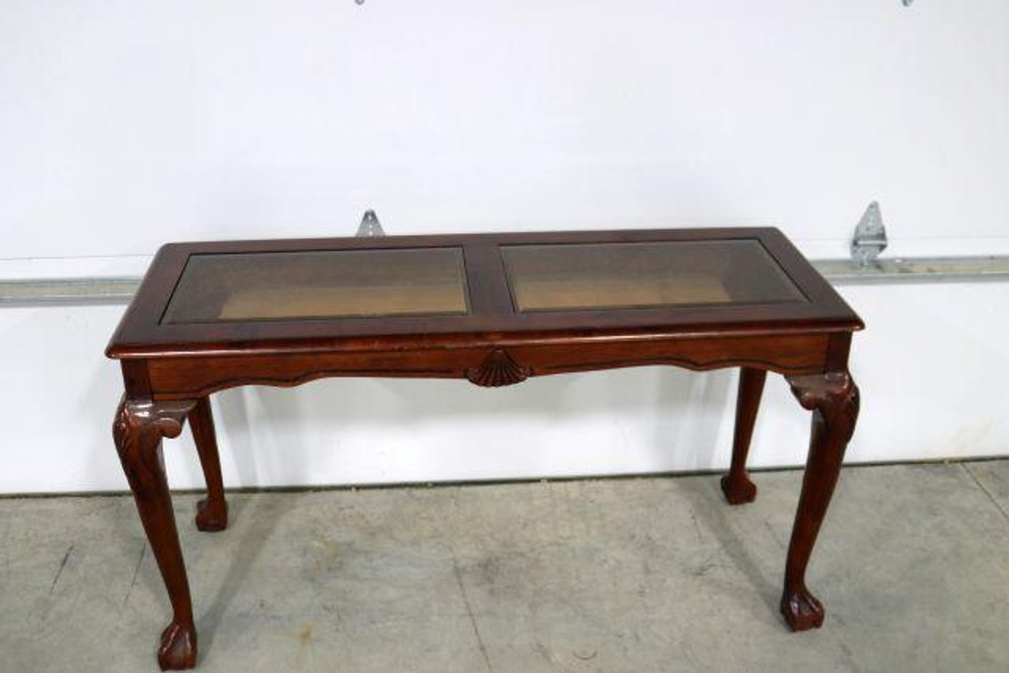 GLASS TOP STAND