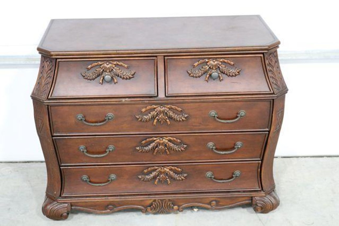 BOMBAY CHEST