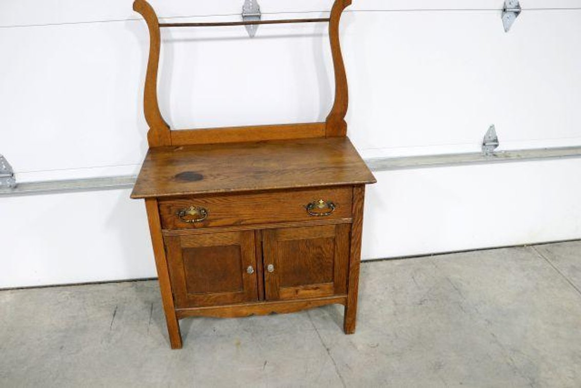 ANTIQUE WASH STAND