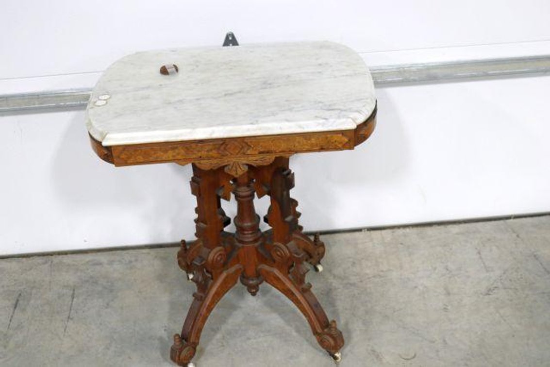 ANTIQUE STAND