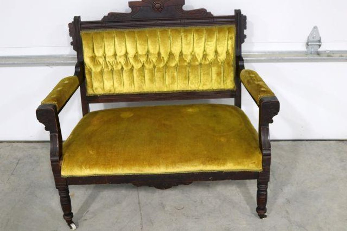 ANTIQUE SETTEE