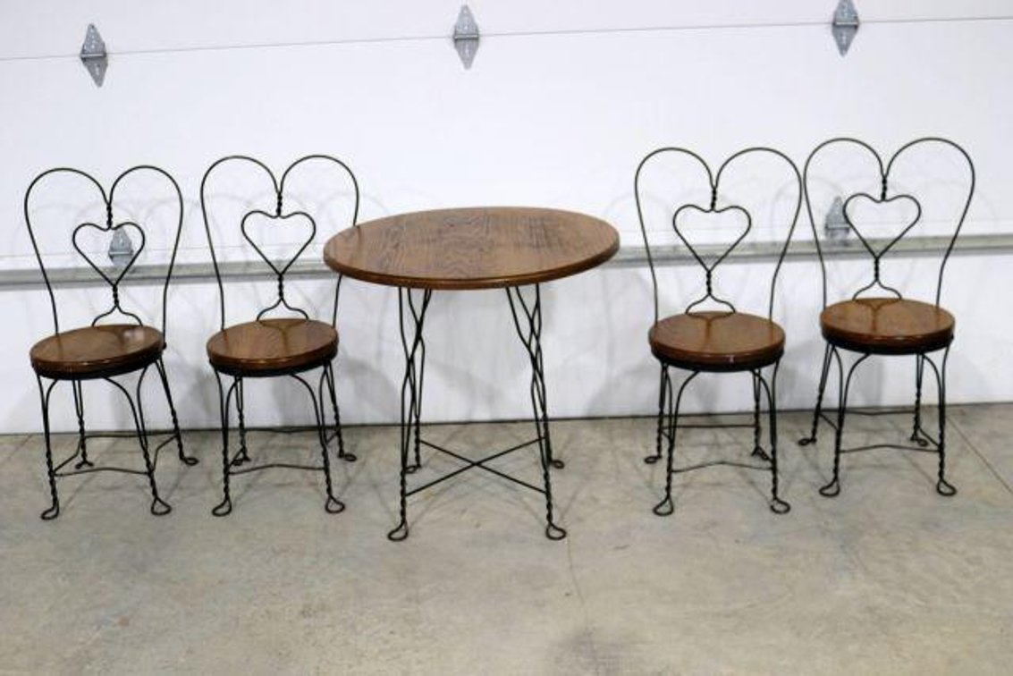 WROUGHT IRON PARLOR TABLE & CHAIRS