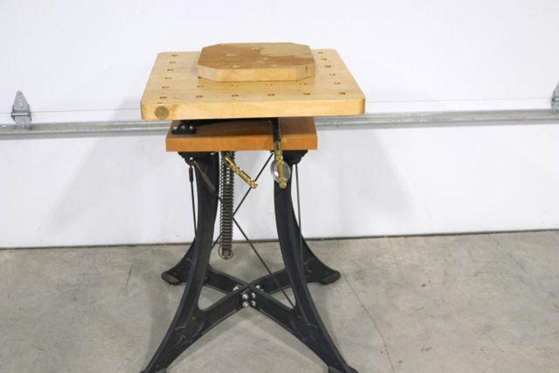 LEE VALLEY CARVING TABLE