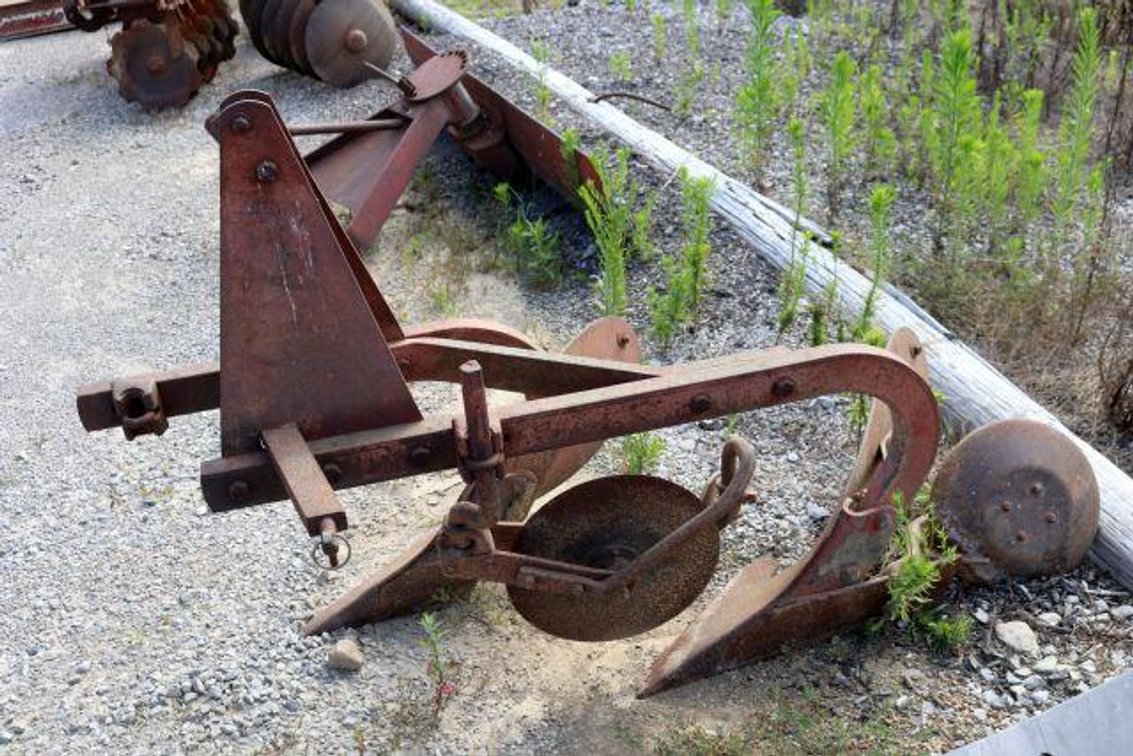 DEARBORN 2 BOTTOM PLOW