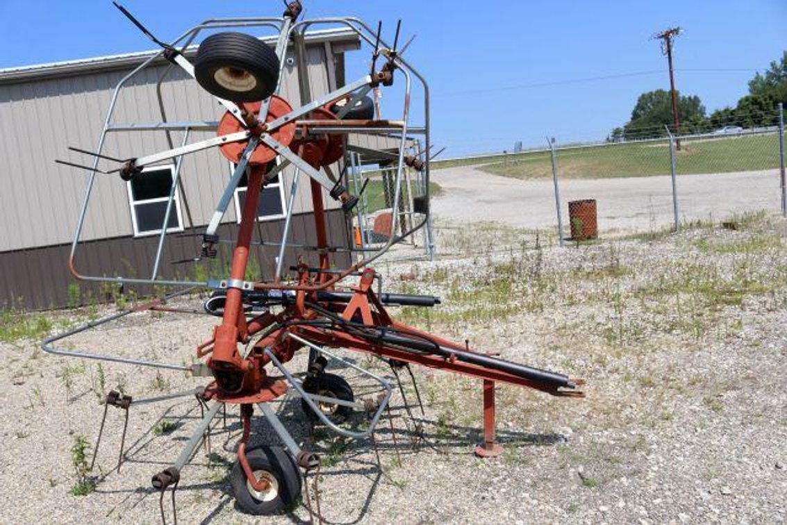 HESSTON 3717 TEDDER