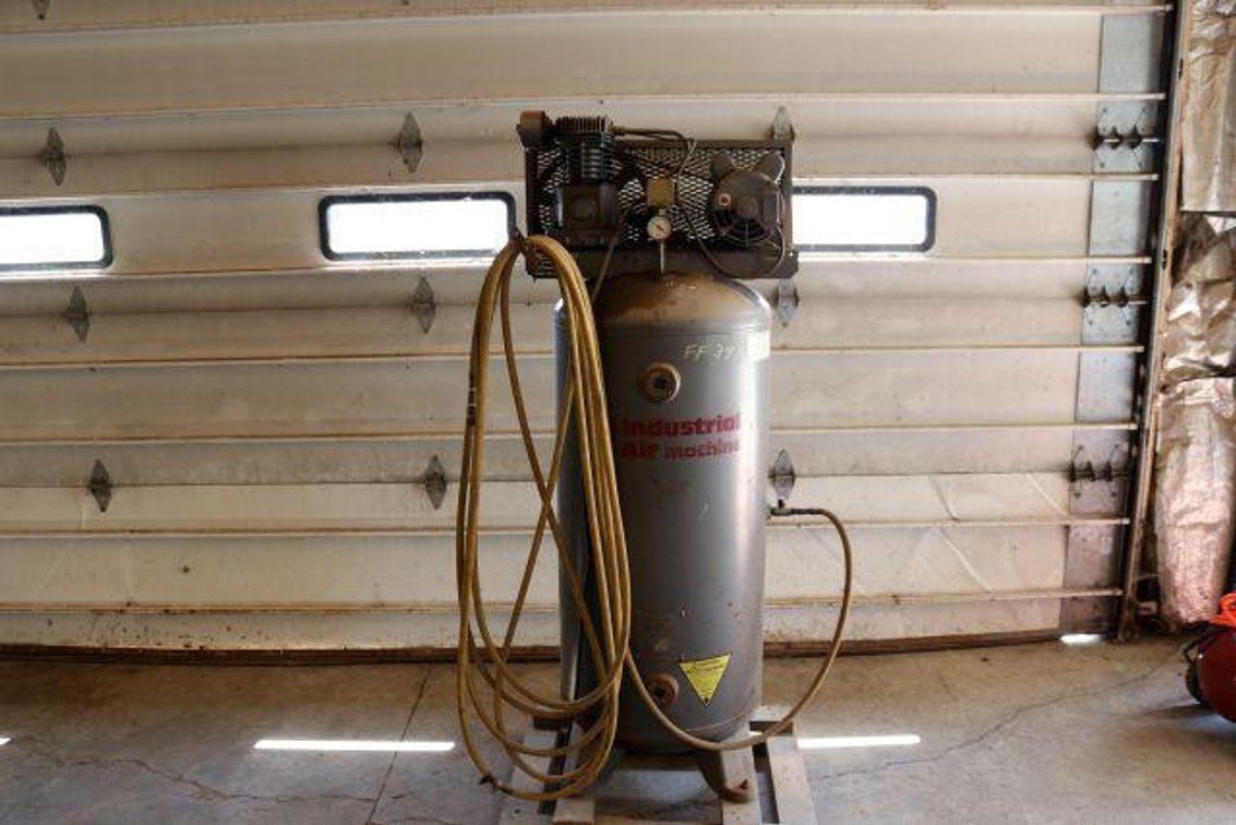 60 GALLON AIR COMPRESSOR