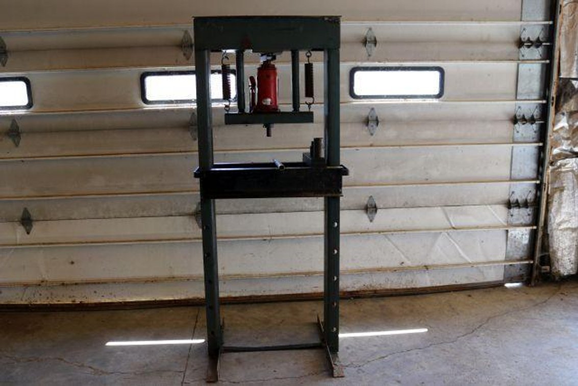 HYDRAULIC PRESS