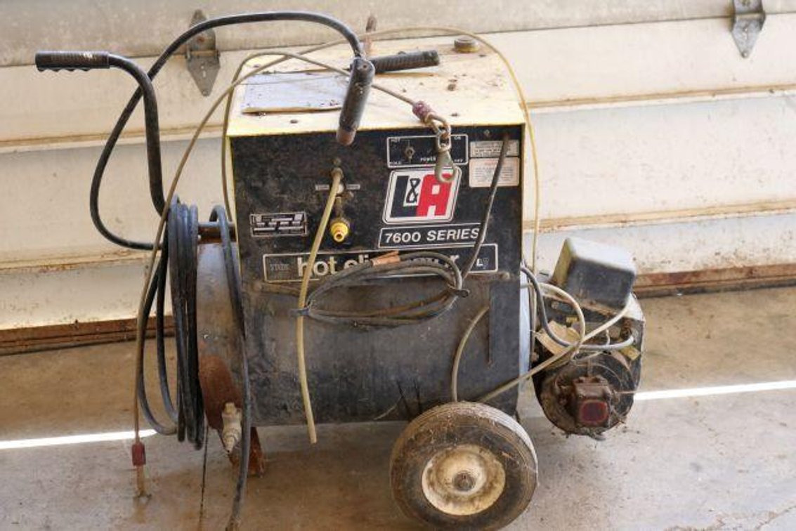 L&A PRESSURE WASHER