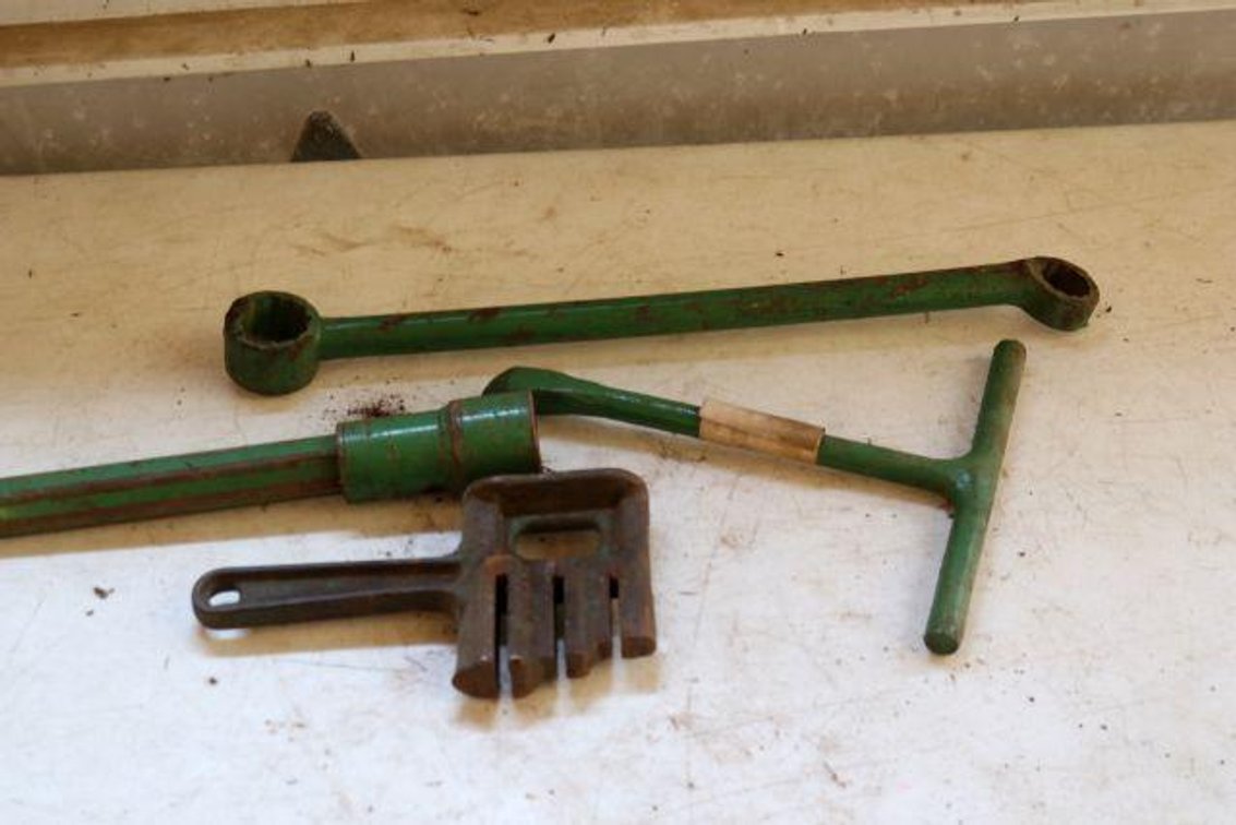 ASSORTED TOOLS
