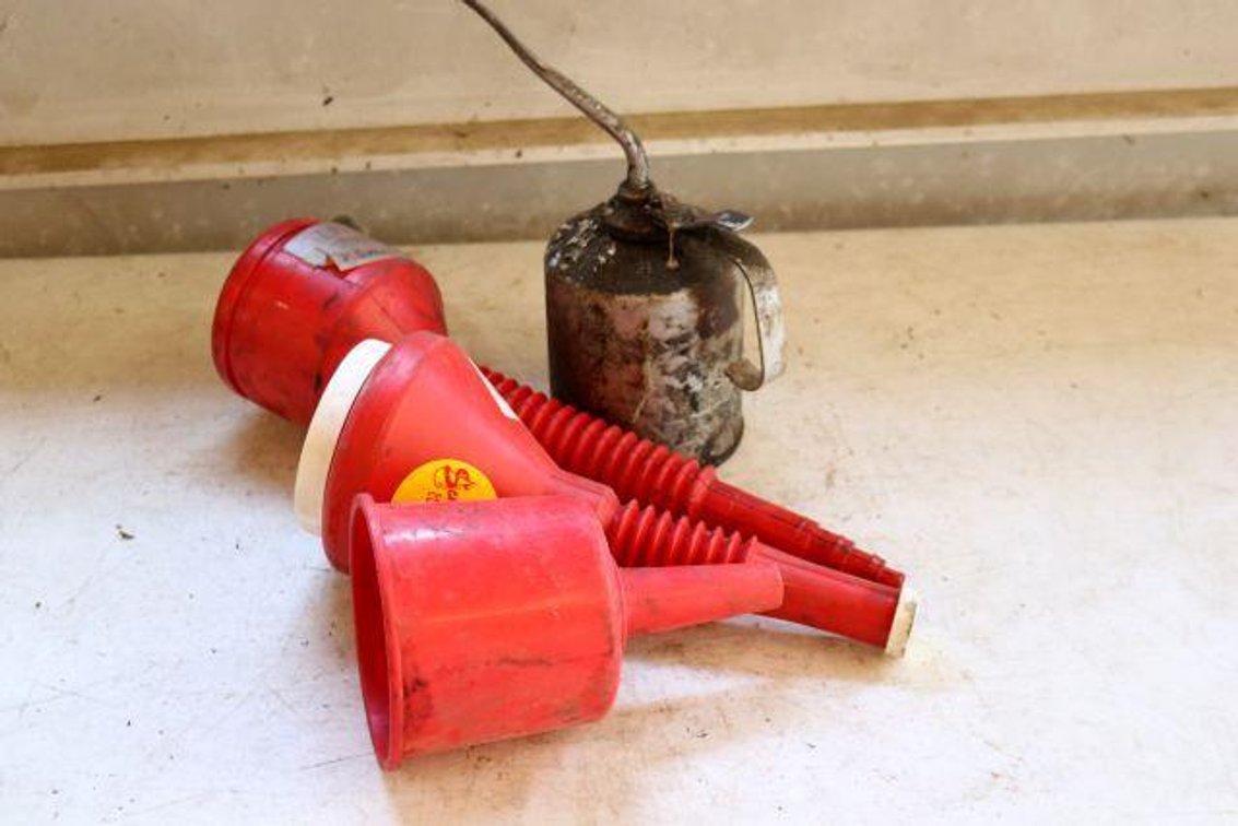 OIL CAN & FUNNELS