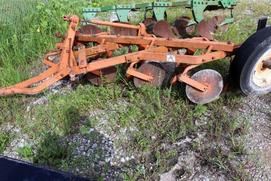 4 BOTTOM PLOW