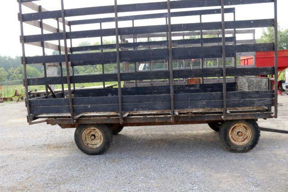 KICK BALE WAGON
