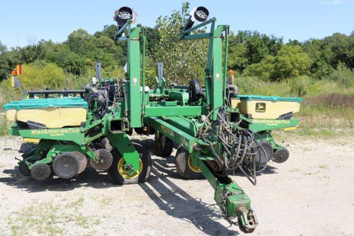 23 ROW JOHN DEERE 1780 CONSERVATION PLANTER