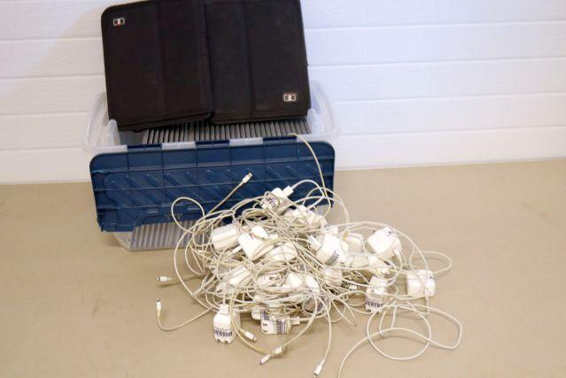 35 APPLE IPAD 4 TABLETS