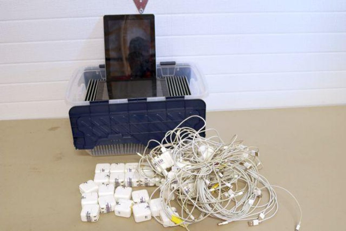 38 APPLE IPAD 4 TABLETS