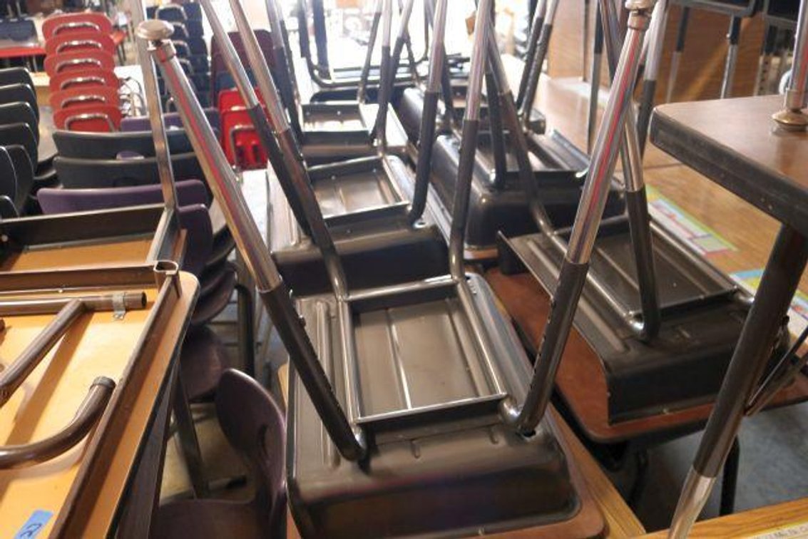 14 SCHOOL DESK
