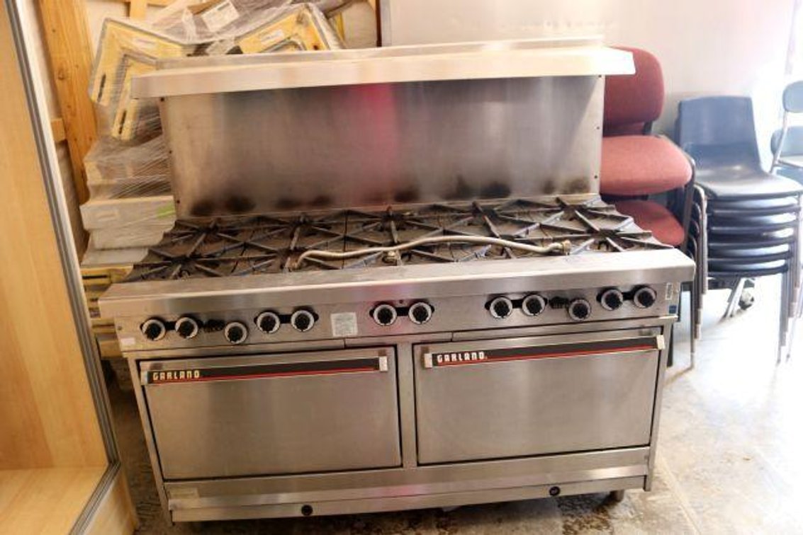 GARLAND 10 BURNER RANGE/OVEN