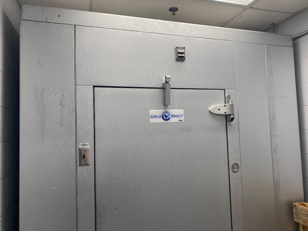 WALK IN COOLER (no compressor or evaporator)