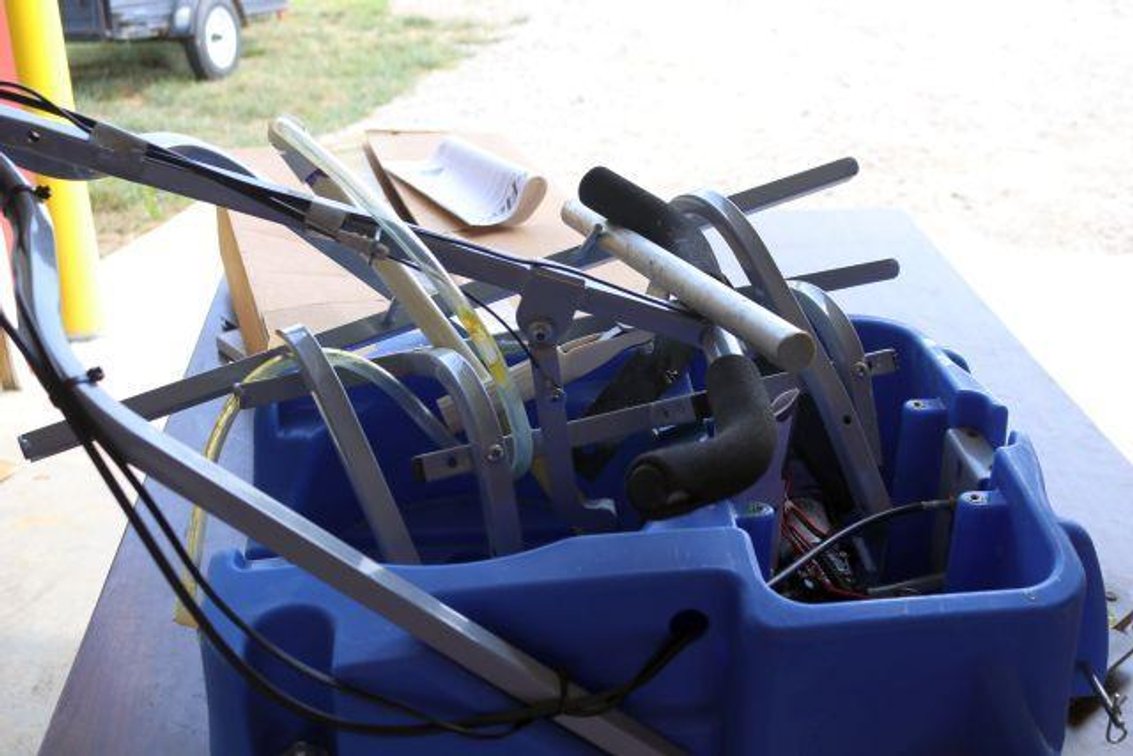 FLOOR CLEANING SYSTEM