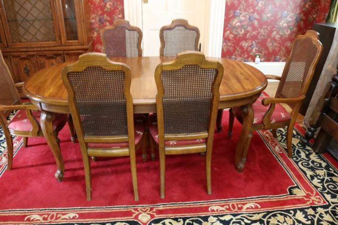 DINING TBALE AND 6 CHAIRS