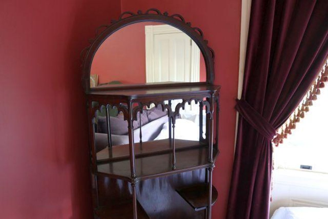 ORNATE ANITIQUE STAND