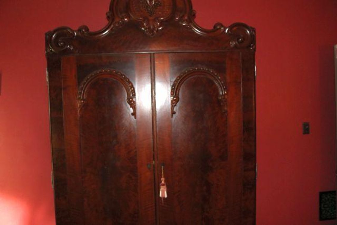 ANTIQUE LARGE WARDROBE