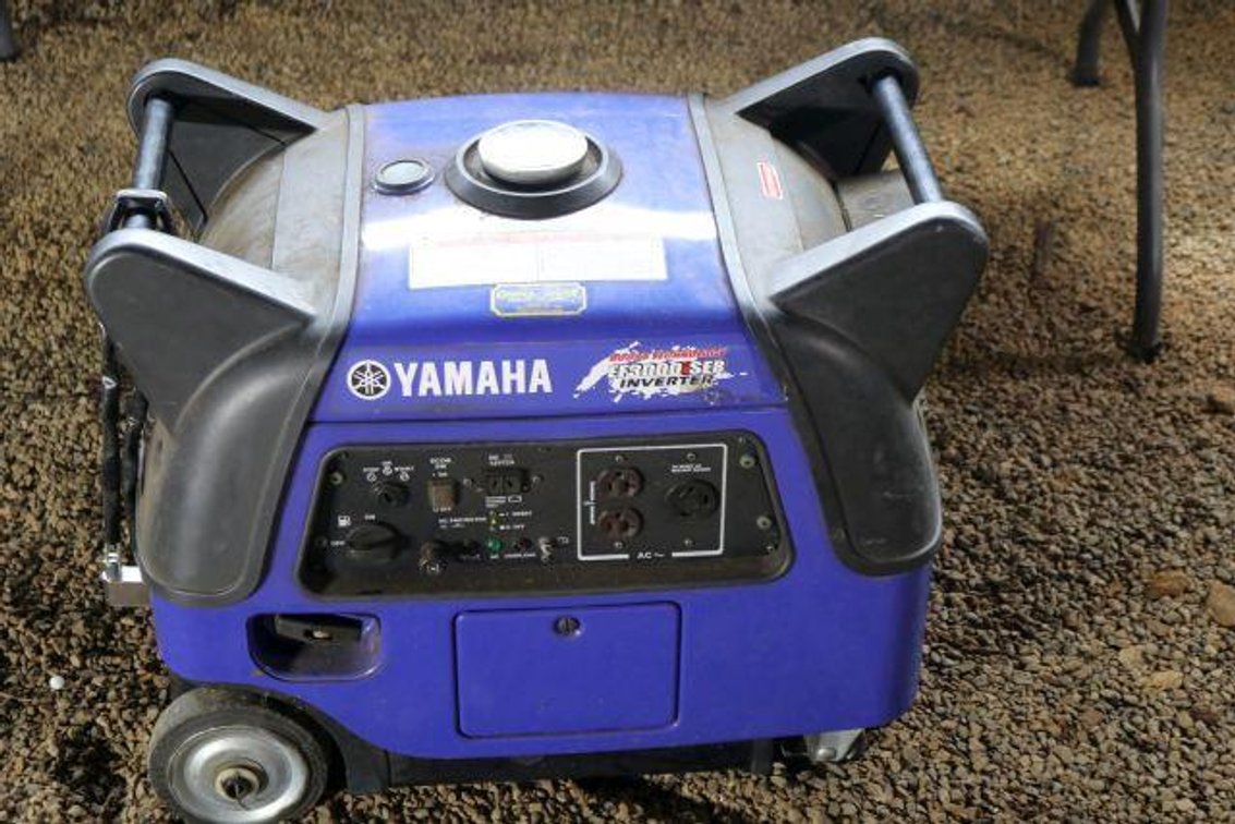 YAMAHA  EF3000 INVERTER