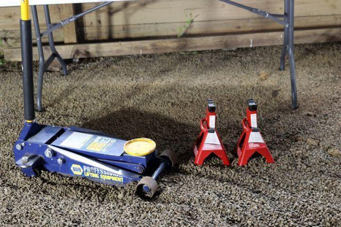 NAPA FLOOR JACK & JACK STANDS