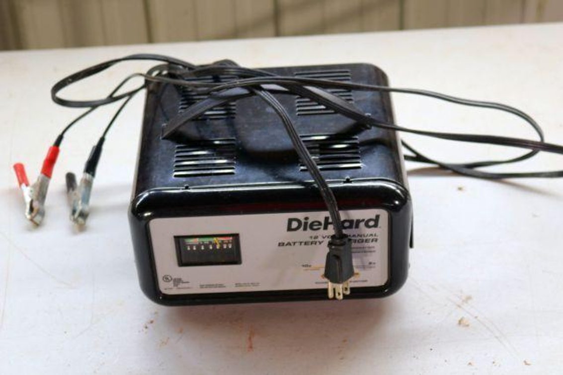DIE HARD BATTERY CHARGER