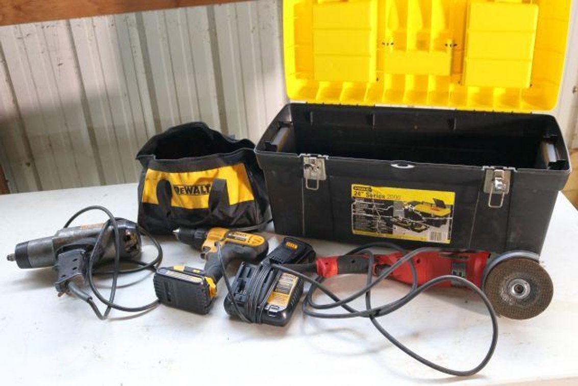 DEWALT 20V DRILL & POWER TOOLS