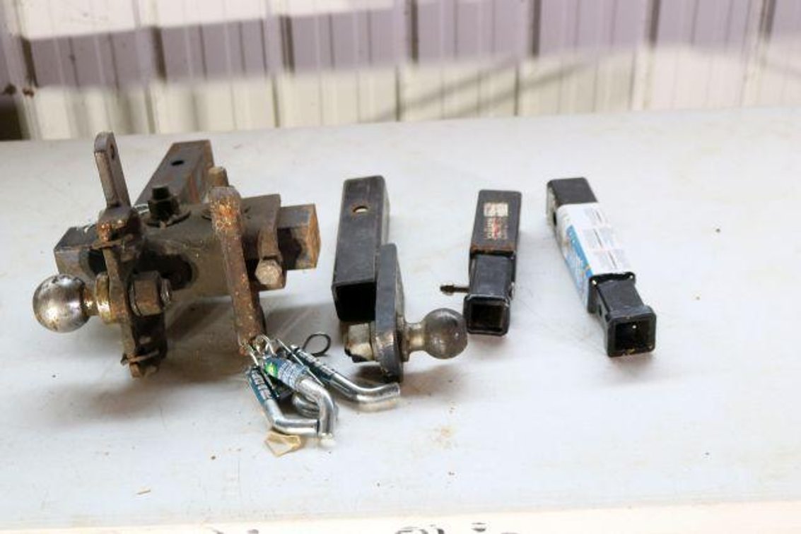 HITCHES AND ADAPTORS